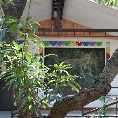 The Wilds Villa Gir Jungle Stay With Swimming Pool Sasan Gir Eksteriør bilde